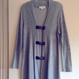 Knee length cardigan light gray and white